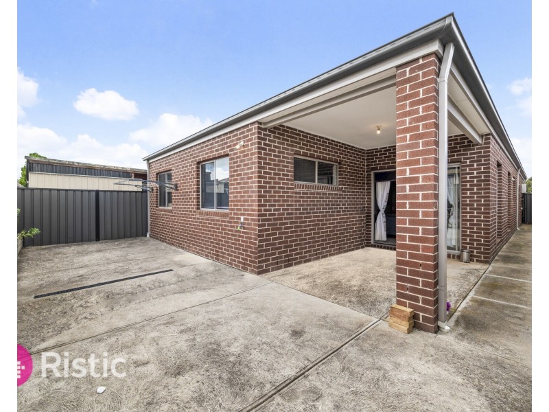 15 Viewside Crescent, Craigieburn VIC 3064