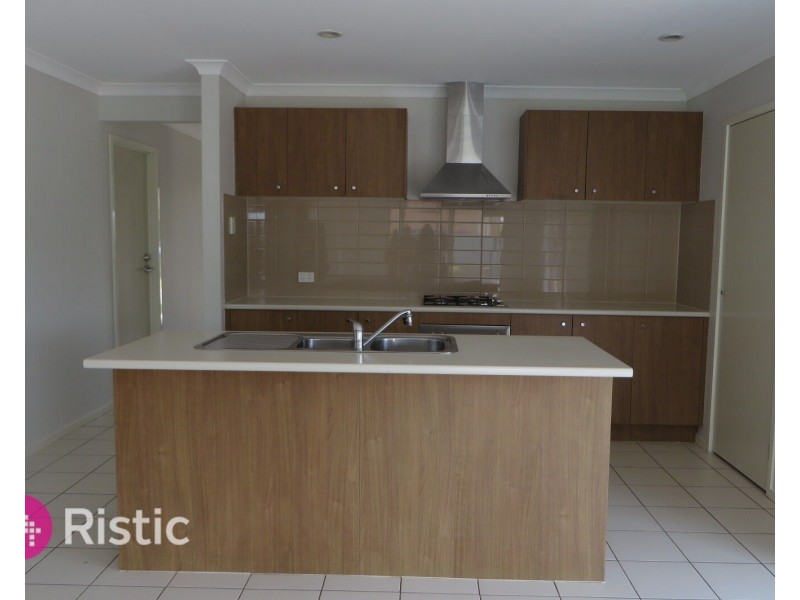 11 Pearce Circuit, Point Cook VIC 3030