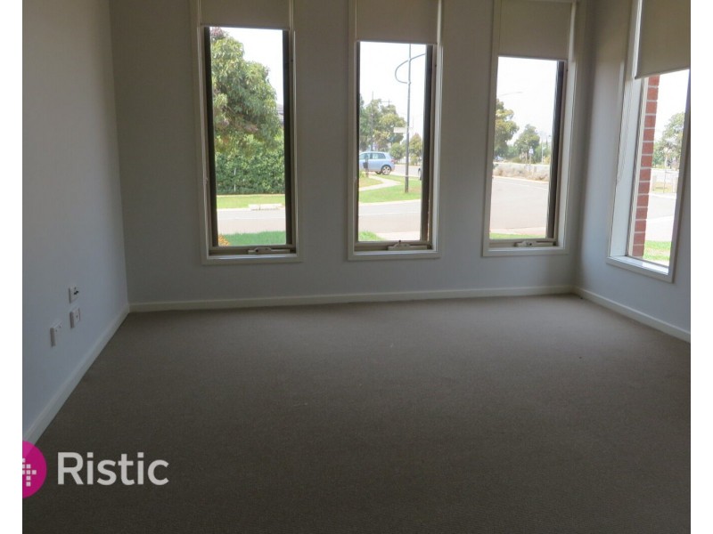 11 Pearce Circuit, Point Cook VIC 3030