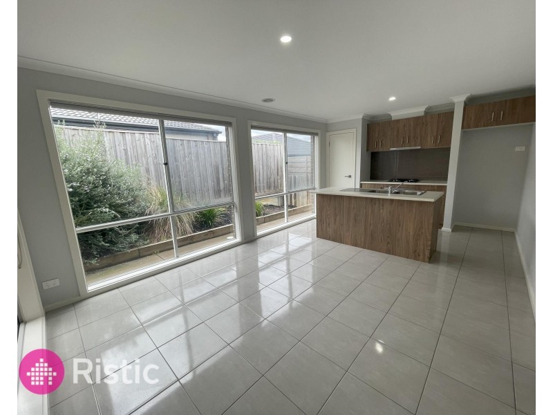 6 Kezza Way, Doreen VIC 3754