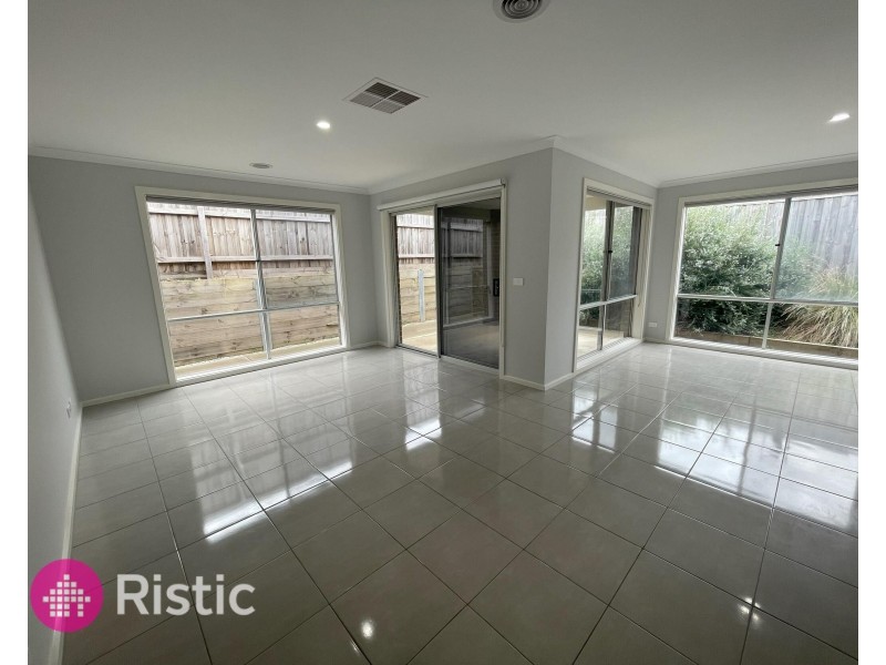 6 Kezza Way, Doreen VIC 3754