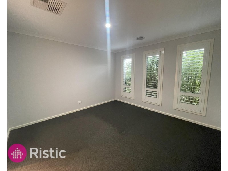 6 Kezza Way, Doreen VIC 3754