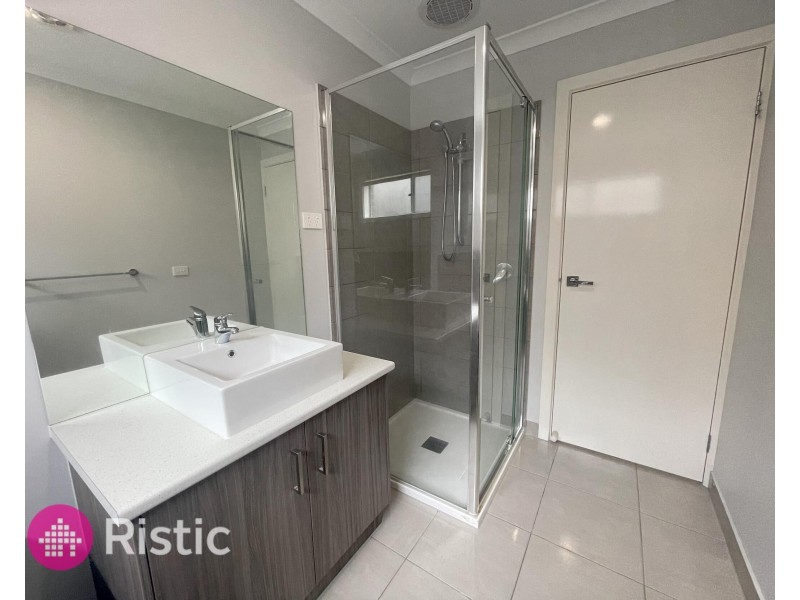 6 Kezza Way, Doreen VIC 3754