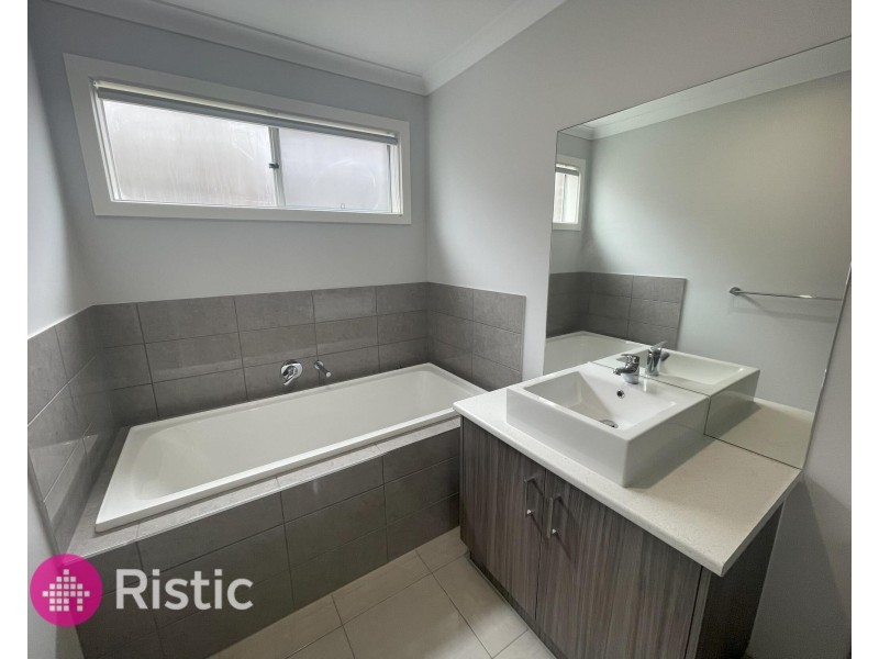 6 Kezza Way, Doreen VIC 3754