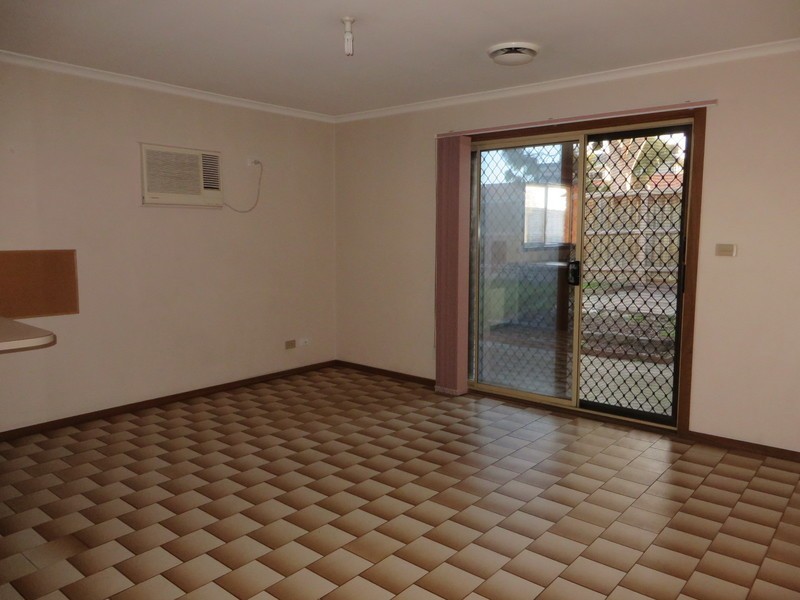 27 Kingston Town Crescent, Mill Park VIC 3082