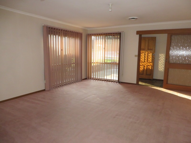 27 Kingston Town Crescent, Mill Park VIC 3082