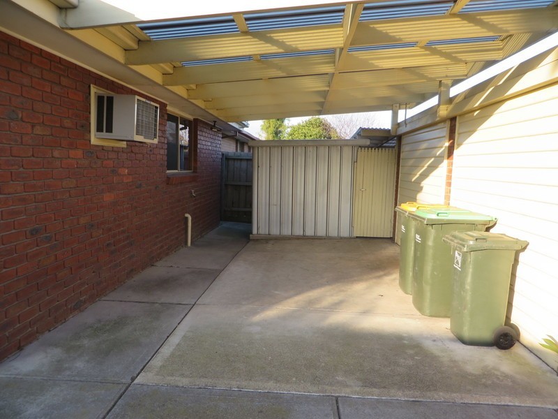 27 Kingston Town Crescent, Mill Park VIC 3082