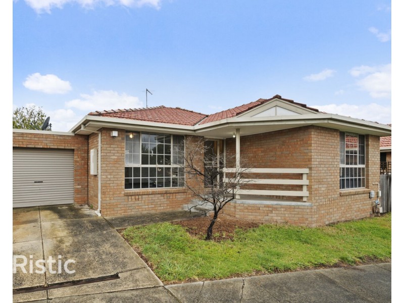 8 Avonmore Close, Mill Park VIC 3082