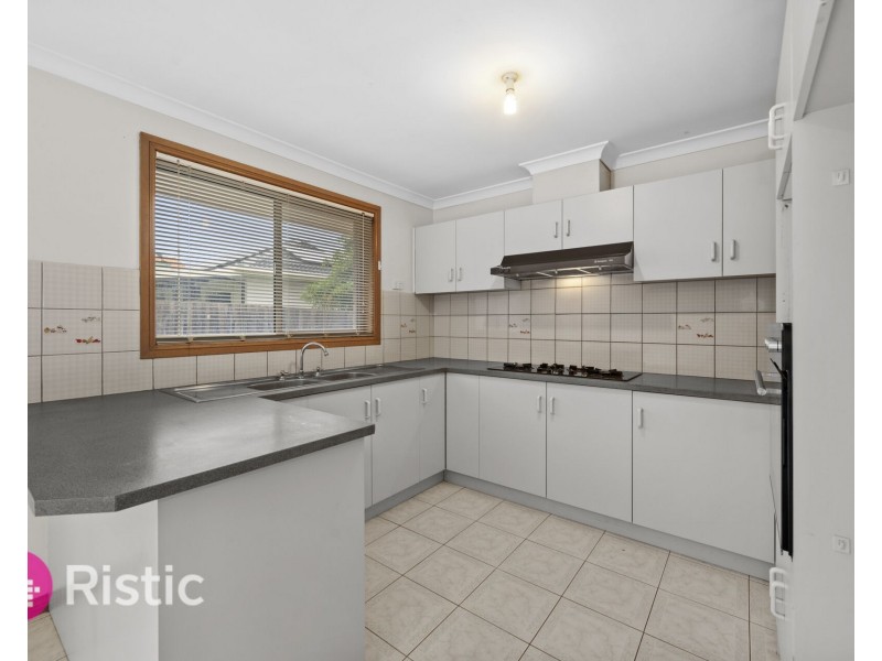 8 Avonmore Close, Mill Park VIC 3082