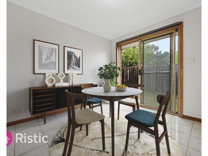 8 Avonmore Close, Mill Park VIC 3082