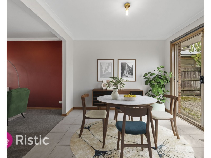 8 Avonmore Close, Mill Park VIC 3082