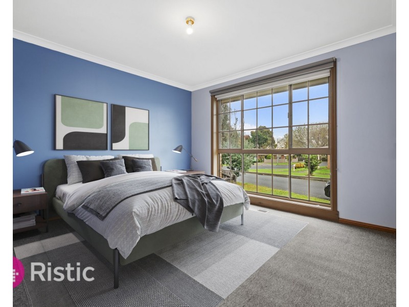 8 Avonmore Close, Mill Park VIC 3082