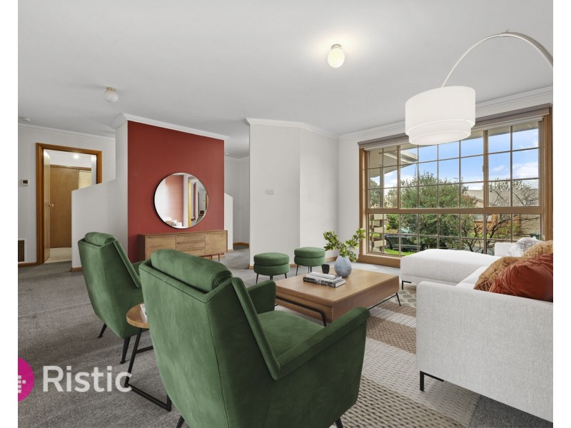 8 Avonmore Close, Mill Park VIC 3082