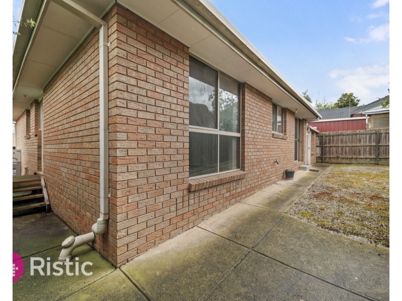 8 Avonmore Close, Mill Park VIC 3082
