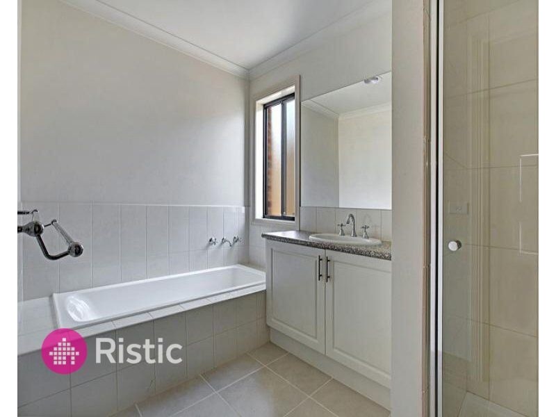 27 Pauline Way, Kilmore VIC 3764