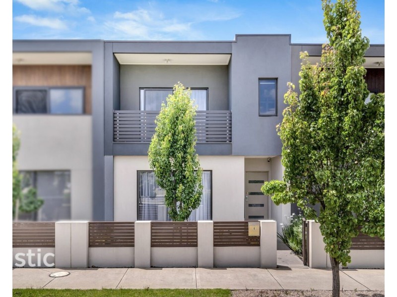 8 Hassett Walk, Mickleham VIC 3064