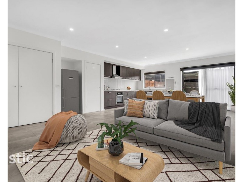 8 Hassett Walk, Mickleham VIC 3064