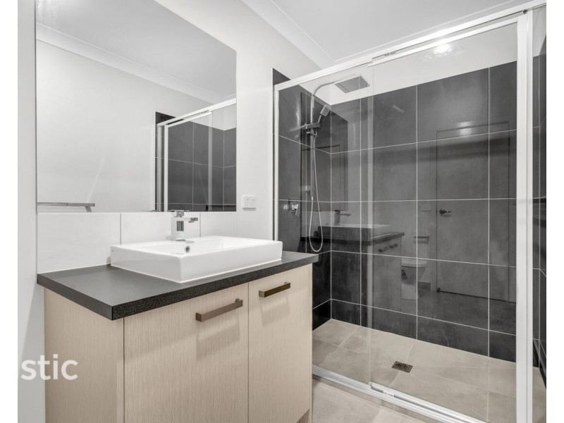 8 Hassett Walk, Mickleham VIC 3064