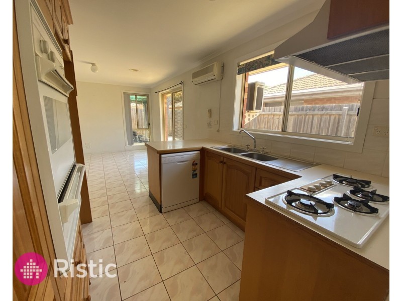 2 Bradley Drive, Mill Park VIC 3082