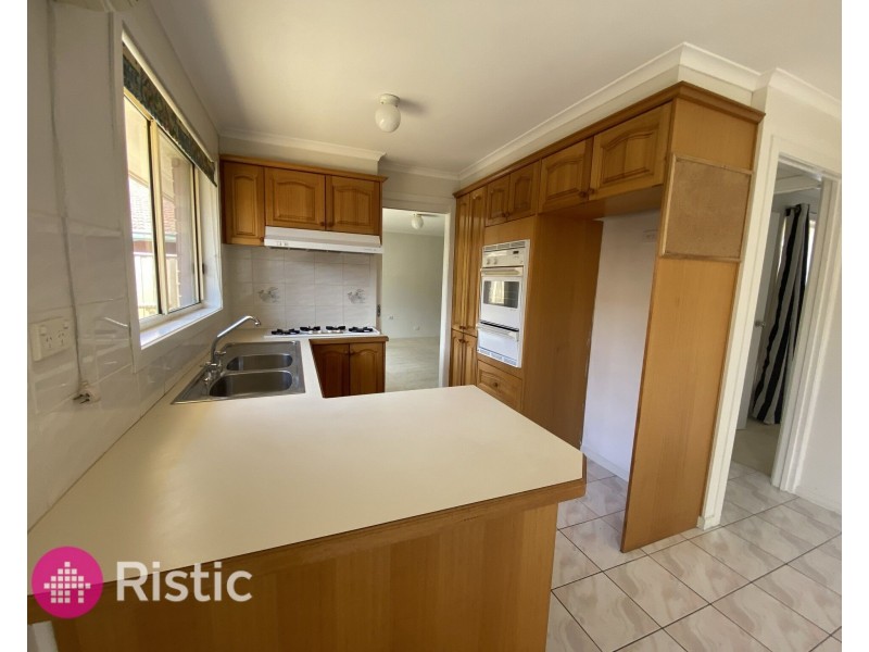 2 Bradley Drive, Mill Park VIC 3082
