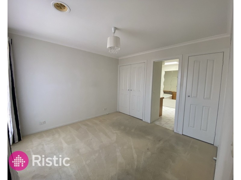 2 Bradley Drive, Mill Park VIC 3082