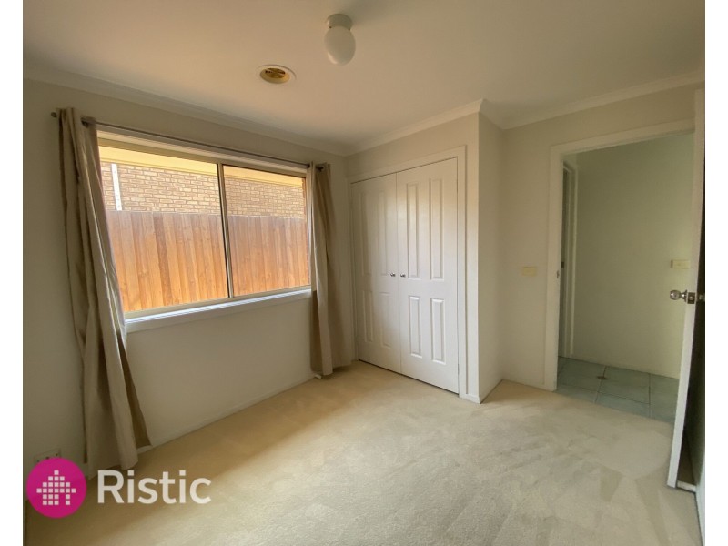 2 Bradley Drive, Mill Park VIC 3082