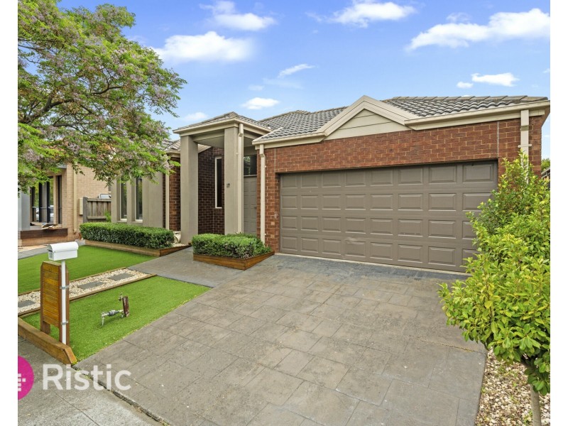 27 Dalwhinnie Crescent, Craigieburn VIC 3064