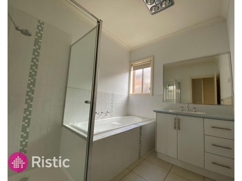 29 Carinya Crescent, South Morang VIC 3752