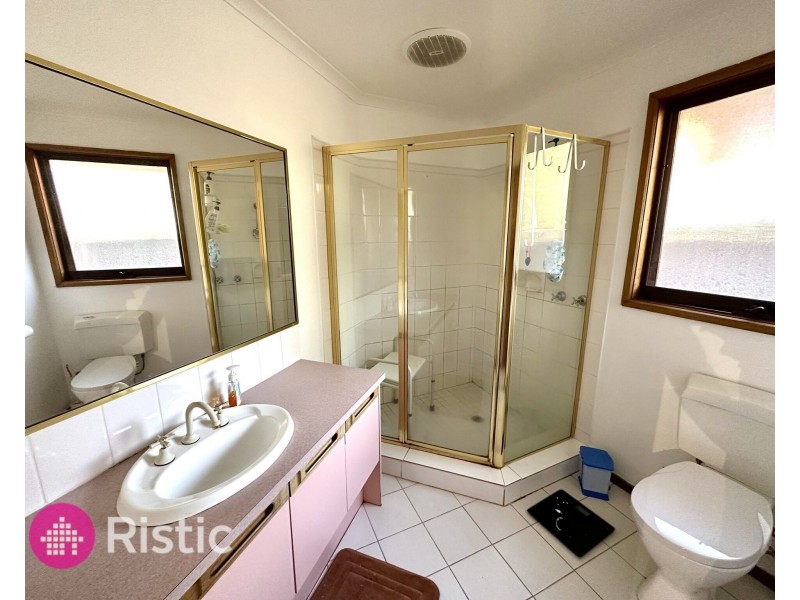 5 Fishburn Court, Mill Park VIC 3082