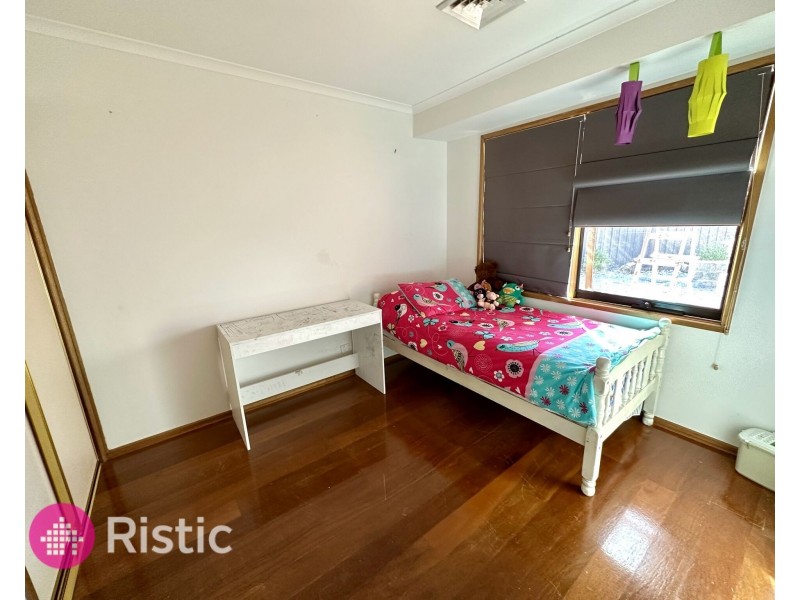 5 Fishburn Court, Mill Park VIC 3082