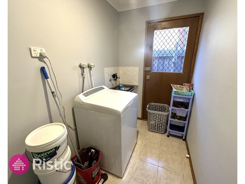 5 Fishburn Court, Mill Park VIC 3082