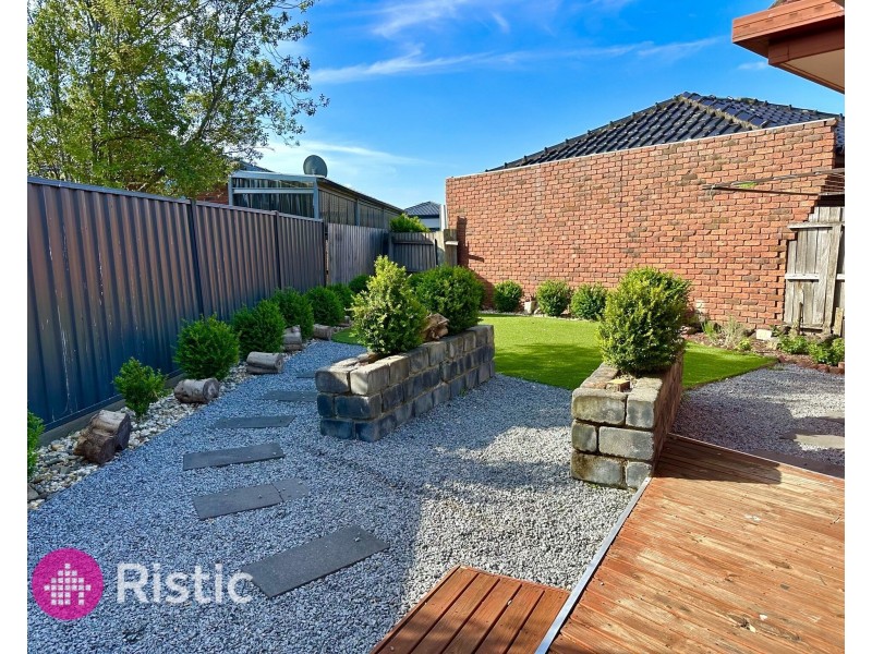 5 Fishburn Court, Mill Park VIC 3082