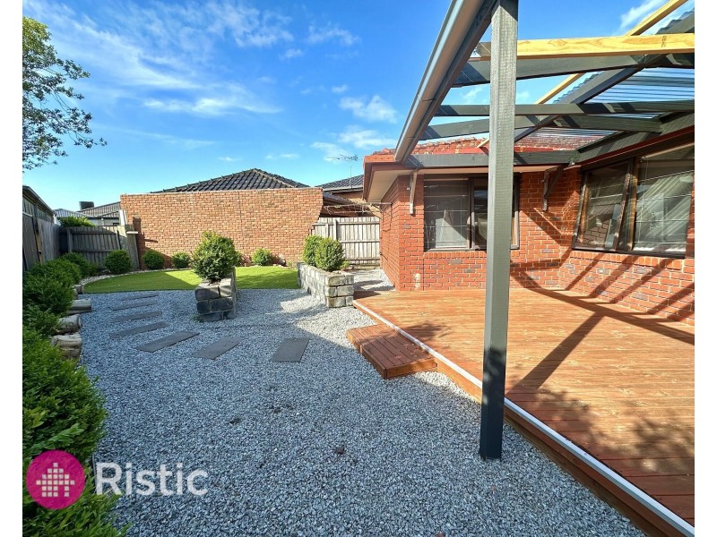 5 Fishburn Court, Mill Park VIC 3082