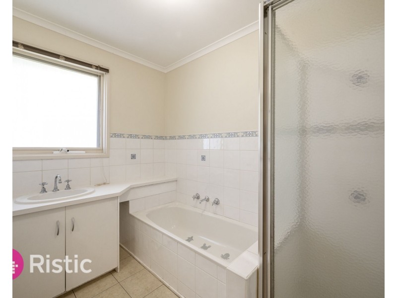 37 Hurlstone Crescent, Mill Park VIC 3082
