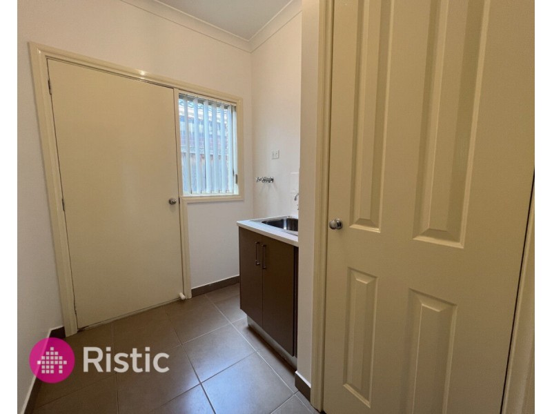 5 Nighthawk Boulevard, South Morang VIC 3752