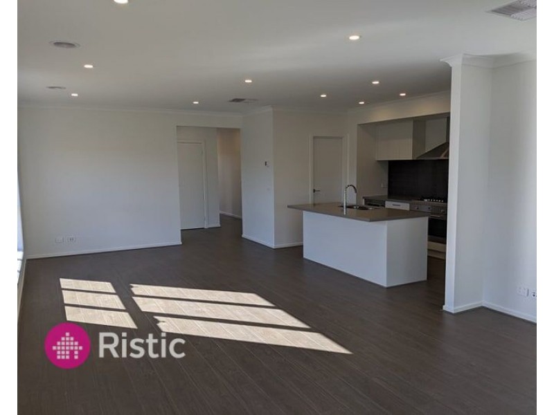 8 Binap Road, Epping VIC 3076