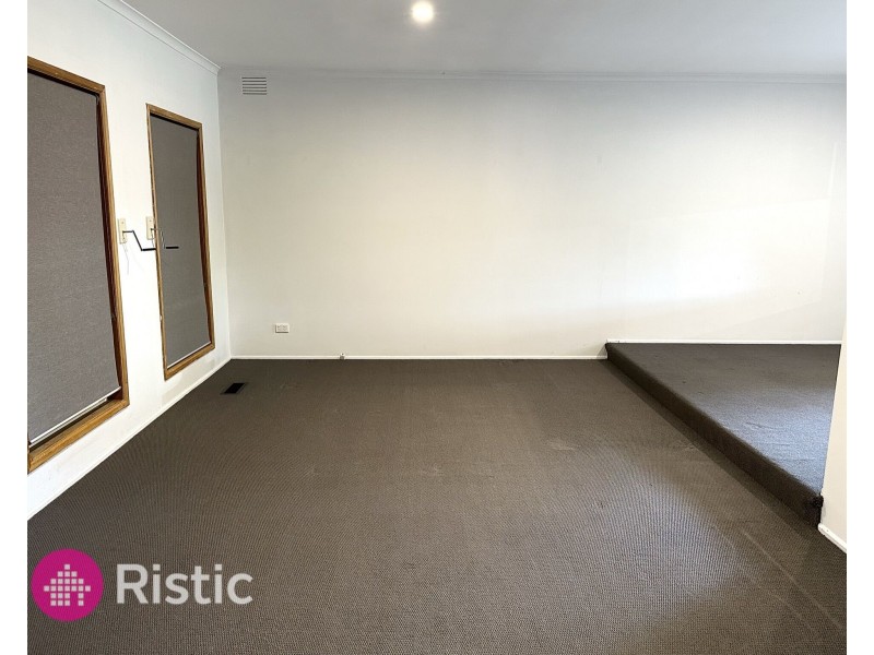 6 Yvonne Close, Mill Park VIC 3082