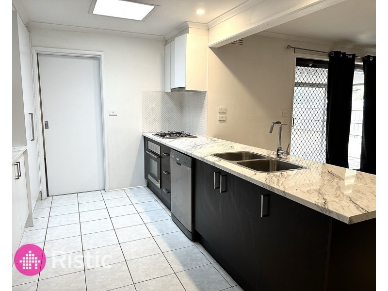 6 Yvonne Close, Mill Park VIC 3082