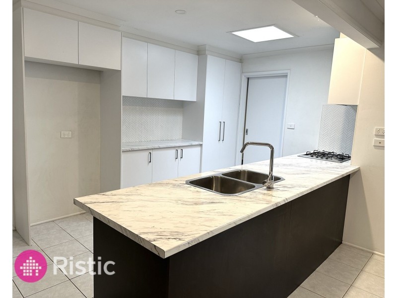 6 Yvonne Close, Mill Park VIC 3082