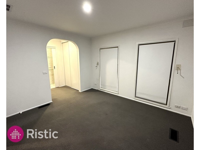 6 Yvonne Close, Mill Park VIC 3082