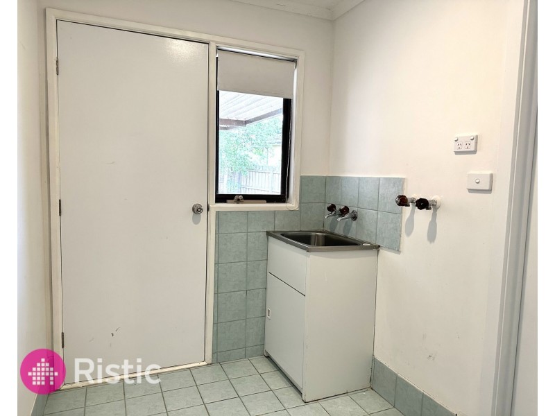 6 Yvonne Close, Mill Park VIC 3082