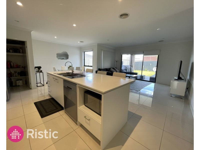 39 Hehr Street, Doreen VIC 3754