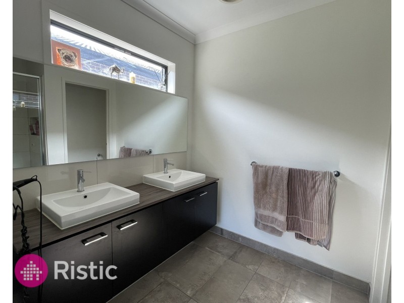 39 Hehr Street, Doreen VIC 3754