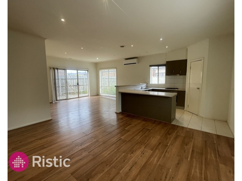 8 Cascade Crescent, Epping VIC 3076