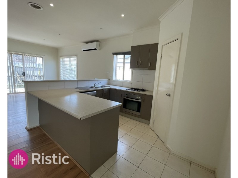 8 Cascade Crescent, Epping VIC 3076