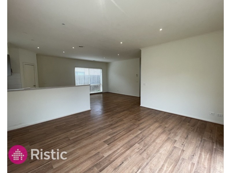 8 Cascade Crescent, Epping VIC 3076