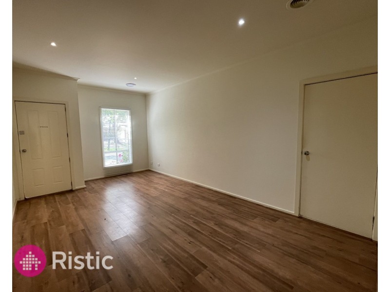 8 Cascade Crescent, Epping VIC 3076