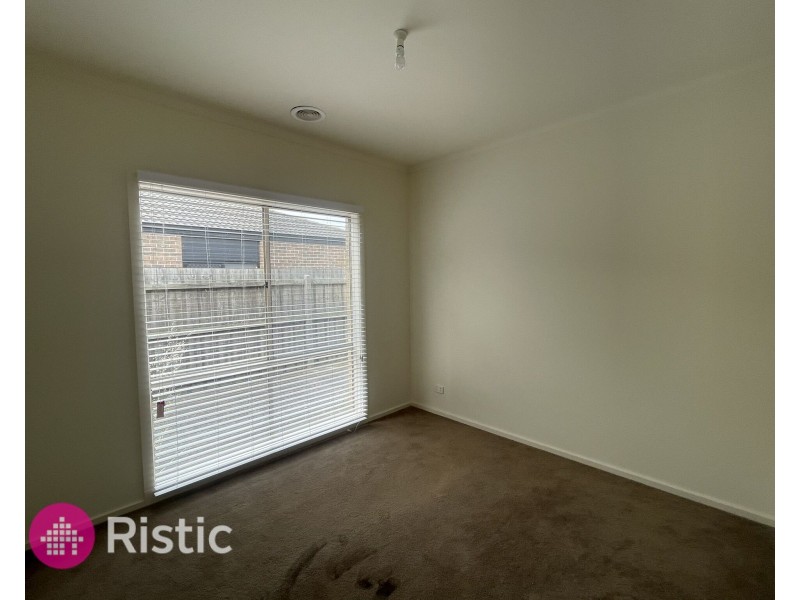 8 Cascade Crescent, Epping VIC 3076