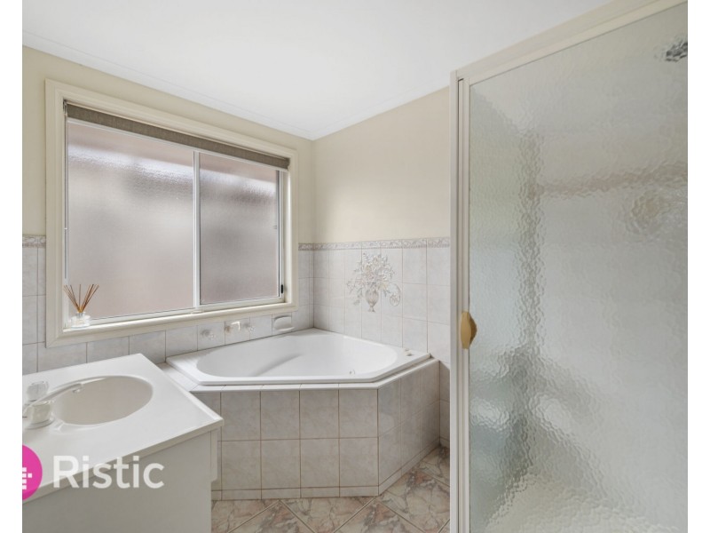 27 Jolly Terrace, South Morang VIC 3752