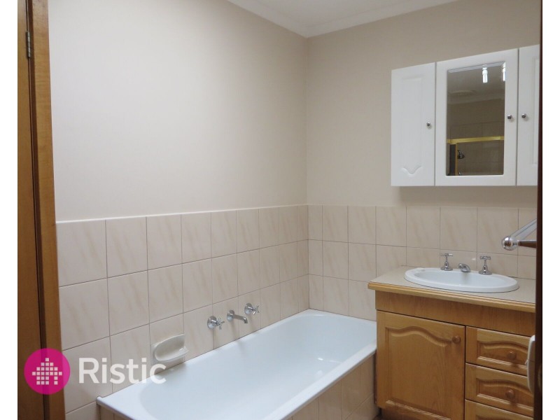 1/23a Pickworth Drive, Mill Park VIC 3082
